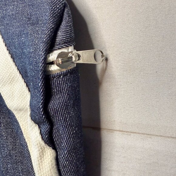 Gym & Juice - Blue Gym/Yoga Bag. Size: 19” x 7.5” x 8” - Picture 4 of 6